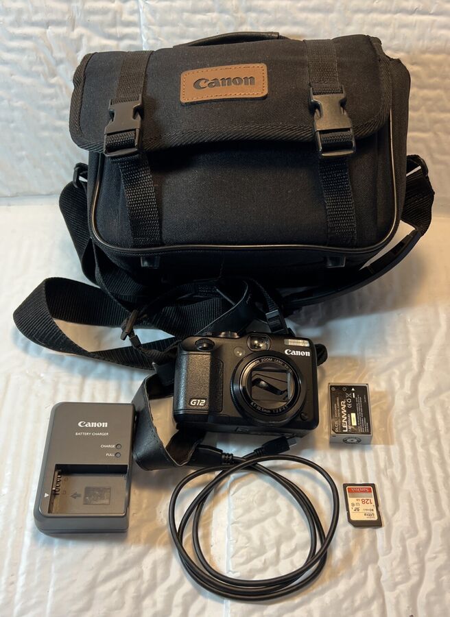 Canon PowerShot G12 10.0MP Digital Camera - Black Bundle.  *Lens Error - As/Is