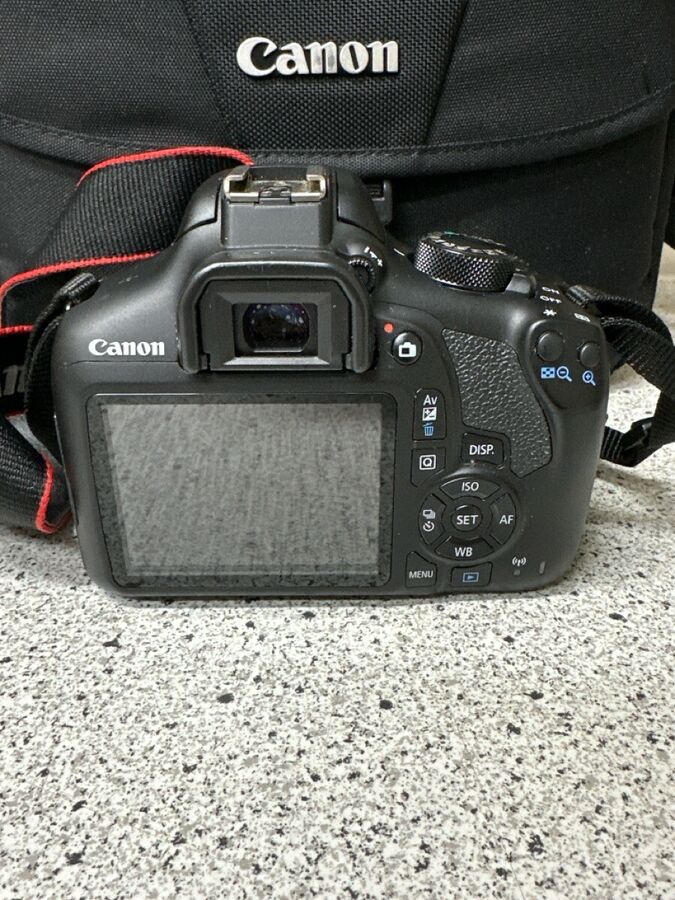 Canon EOS Rebel T6 Camera & 18-55mm Lens & 75-300 Lens + BAG (E14001913)